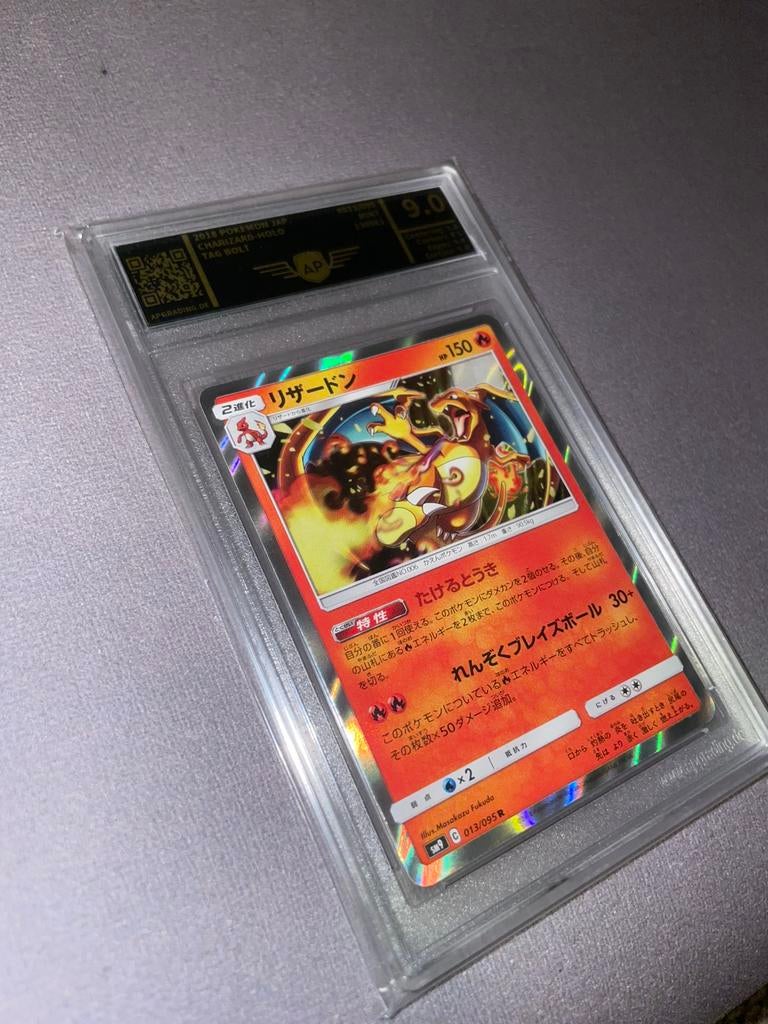 Graded 9 Charizard Tag Bolt Japanese Pokemon, Hobby en Vrije tijd, Verzamelkaartspellen | Pokémon, Zo goed als nieuw, Losse kaart