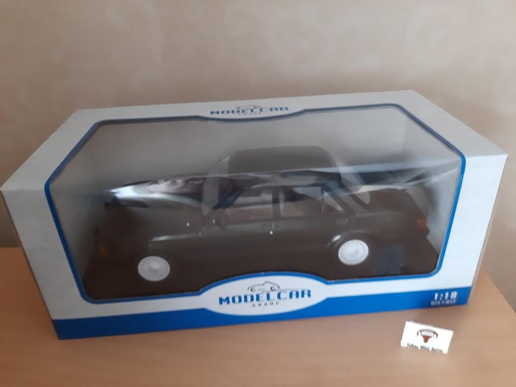 Ford Granada Mk.II 2.8i 1981 donkergroen metallic MCG 1:18, Hobby en Vrije tijd, Modelauto's | 1:18, Overige merken, MCG, Auto