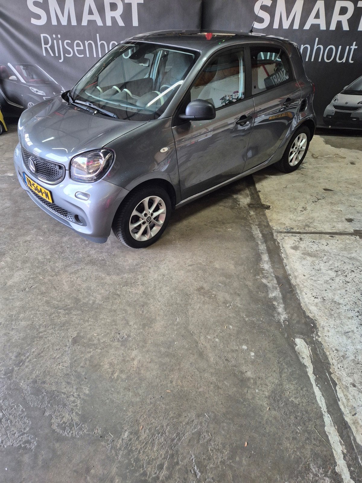 Smart ForFour 1.0 71pk S&S 2018 Grijs, Auto's, Achterwielaandrijving, 4 stoelen, Origineel Nederlands, 24 km/l