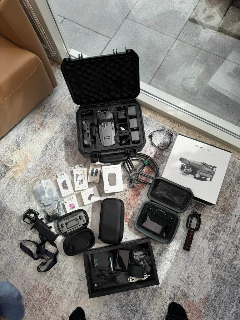 DJI Mavic 2 Pro met 3 controllers, 4 accu's en acc., Audio, Tv en Foto, Drones, 30 tot 45 minuten, Cameradrone, Extra accu('s)