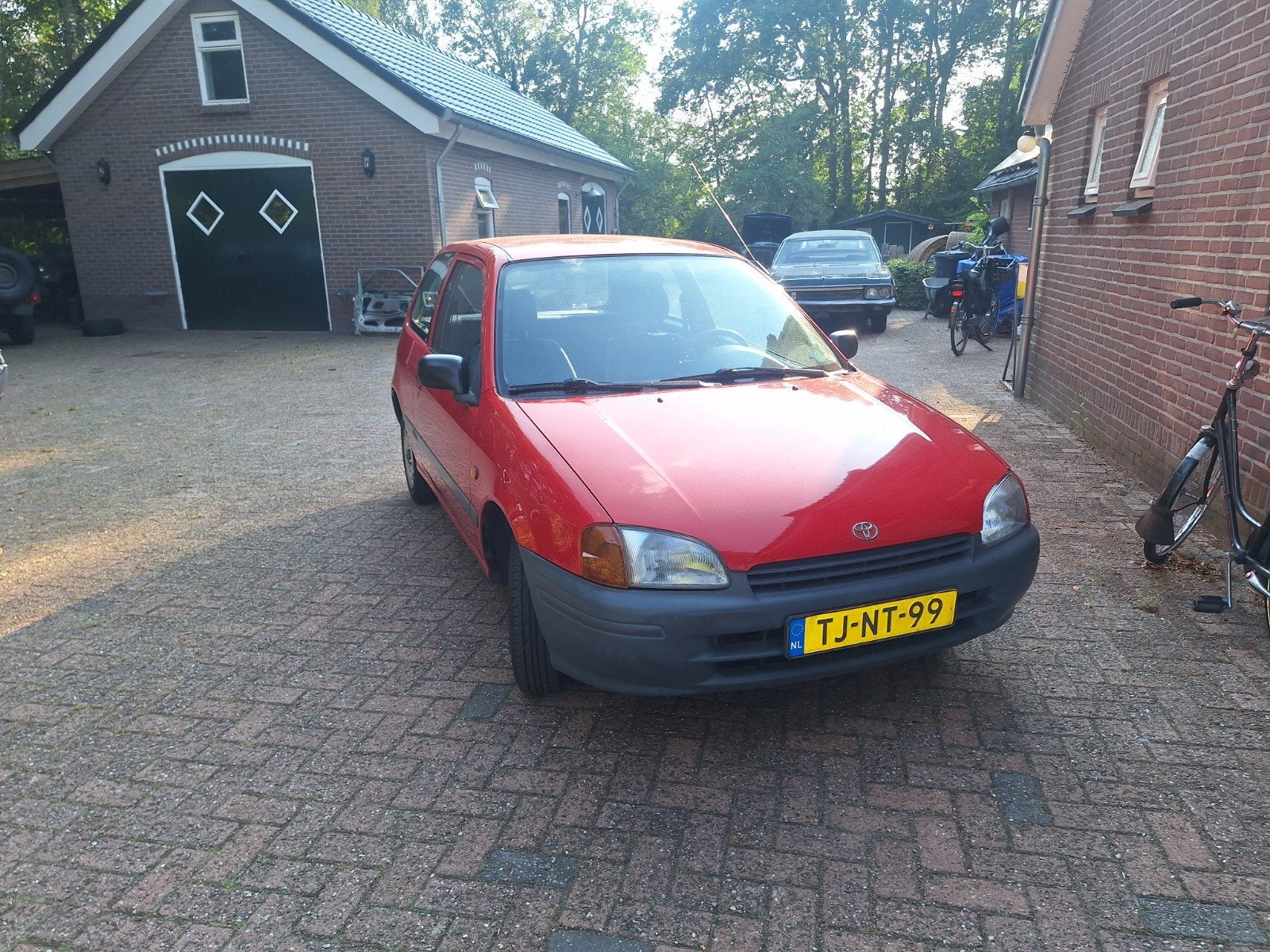 Toyota Starlet 1.3 16V 1998 Rood, Auto's, 15 km/l, 74 pk, 4 cilinders, Starlet