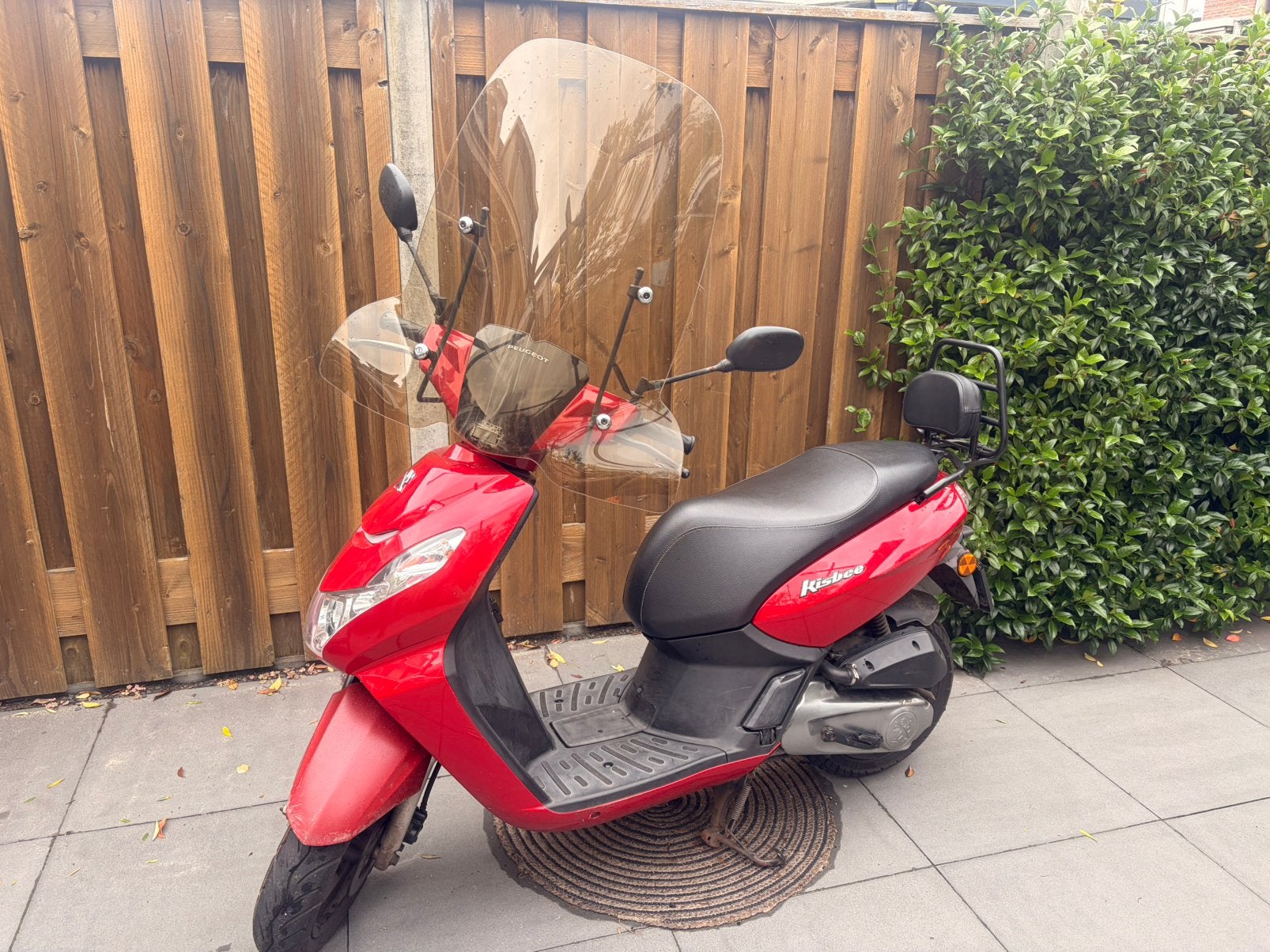Peugeot Kisbee 2021, Ophalen, Zo goed als nieuw, Benzine, Overige modellen