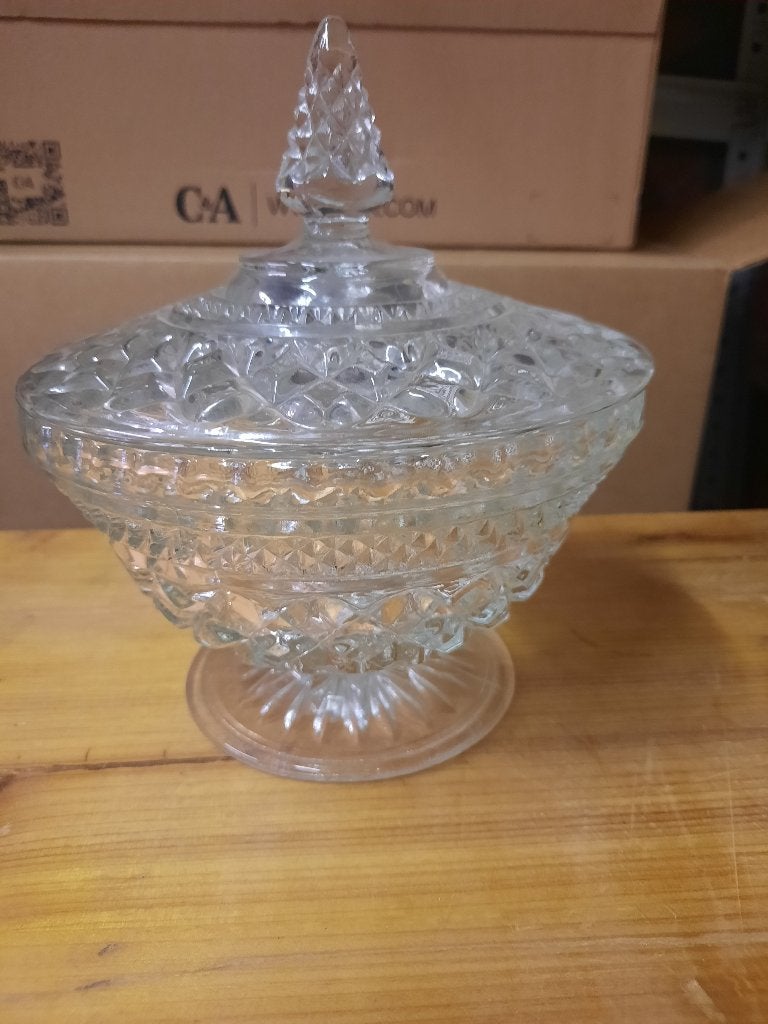 Decoratieve glazen bonbonschaal met deksel., Ophalen