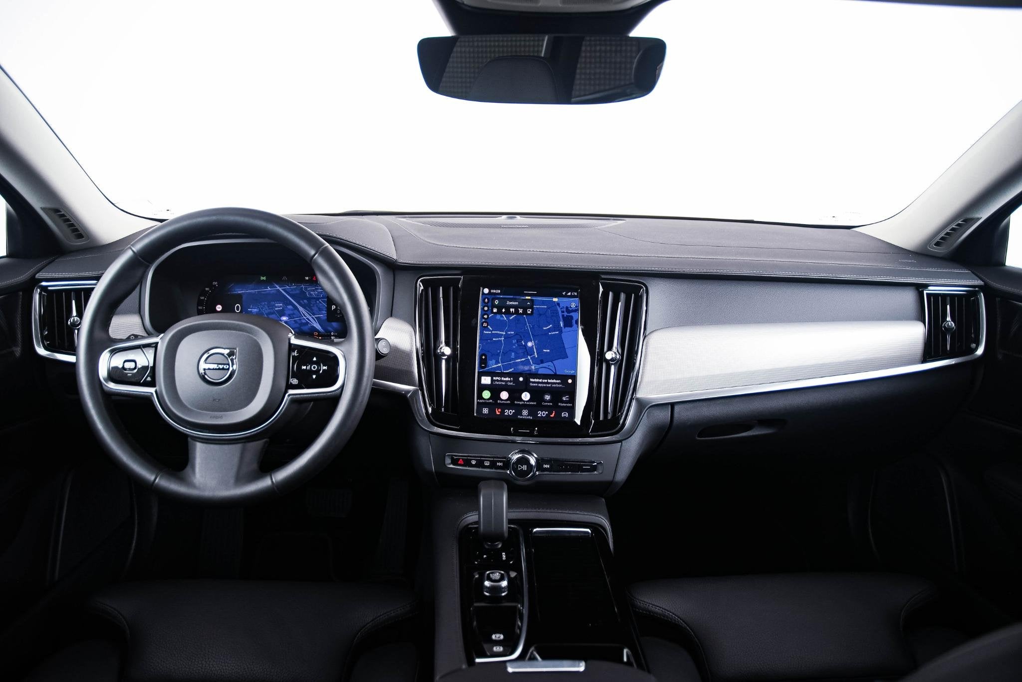 Volvo V90 2.0 T6 Plug-in hybrid AWD Plus Dark Trekhaak - Ada, Automaat, Dealer onderhouden, 4 cilinders, 180 min