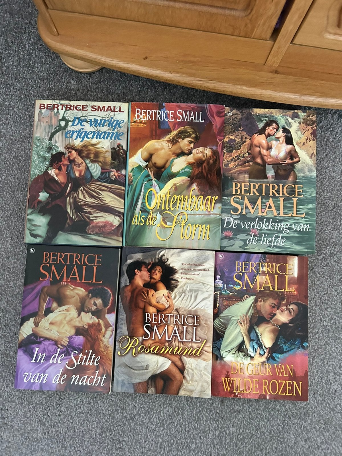 Bertrice Small 6 stuks, Ophalen of Verzenden, Zo goed als nieuw