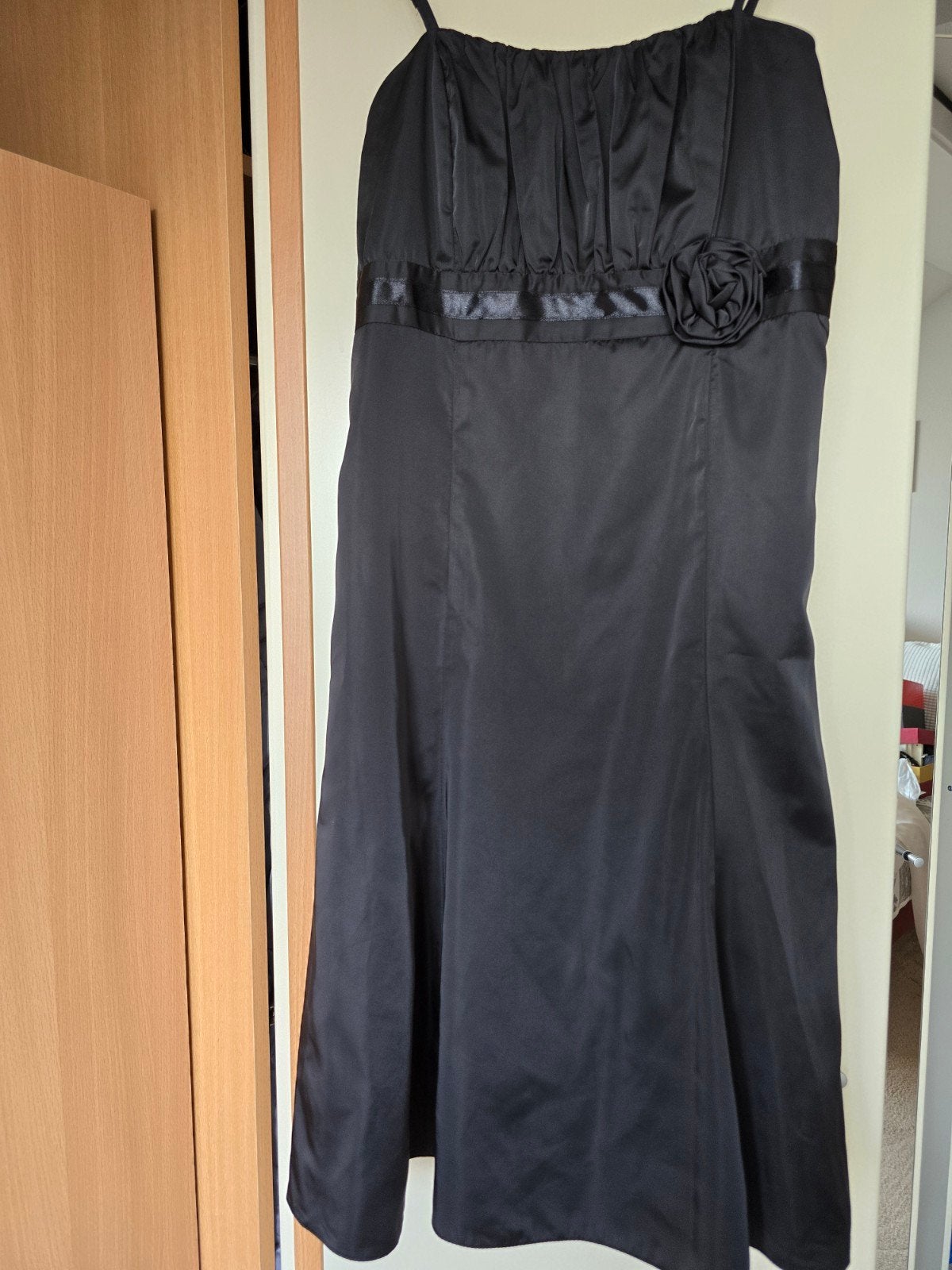 Nieuwe zwarte satijnlook galajurk / Cocktailjurk met bolero, Ophalen of Verzenden, Nieuw, Zwart, Cocktailjurk