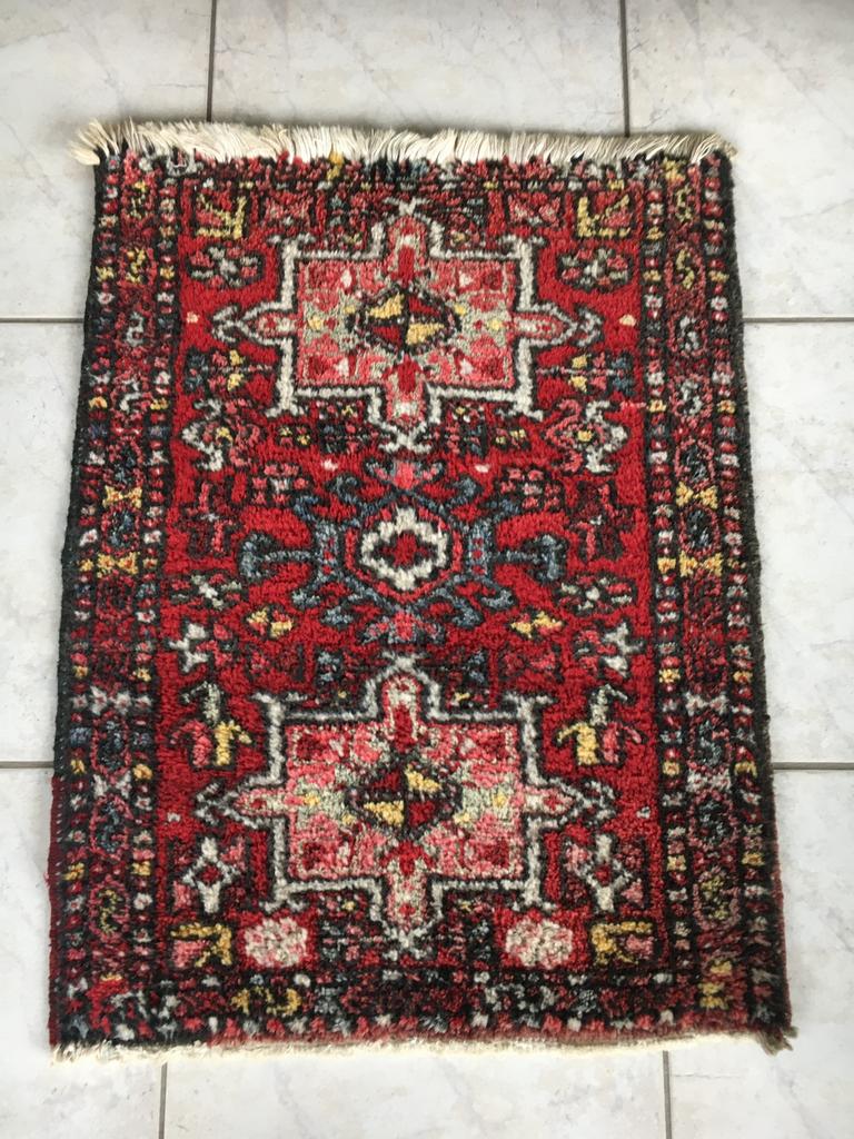 perz pers oostertapijt kleed handgeknoopt L83xB60 met franje, Huis en Inrichting, Stoffering | Tapijten en Kleden, Gebruikt, 50 tot 100 cm