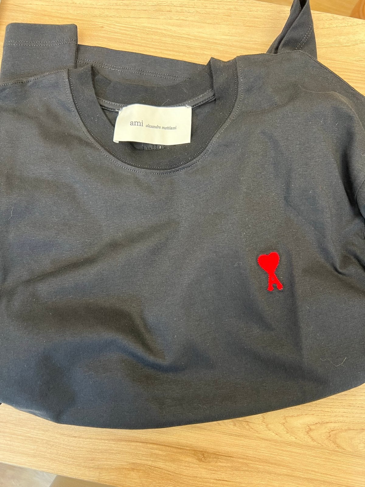 Ami Paris T-shirt met rood hart logo, Ophalen of Verzenden, Nieuw, Maat 52/54 (L), Zwart