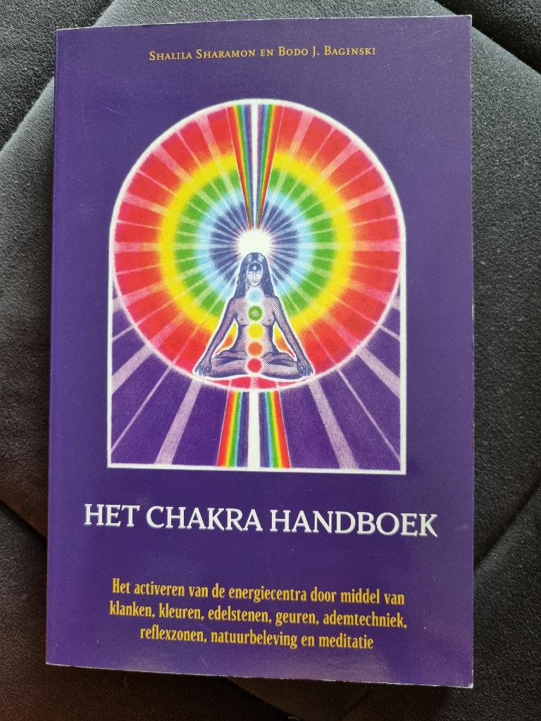 Het chakra handboek, Achtergrond en Informatie, Spiritualiteit algemeen, Ophalen of Verzenden, Zo goed als nieuw