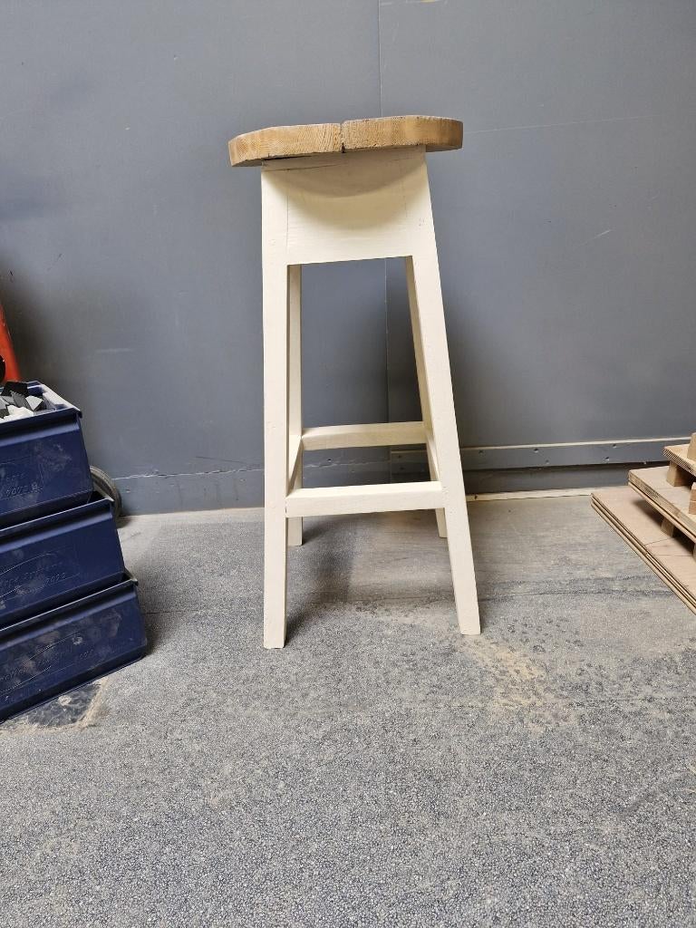 stevige hoge kruk, Huis en Inrichting, Barkrukken, Ophalen, 60 tot 90 cm, Nieuw, 1 kruk