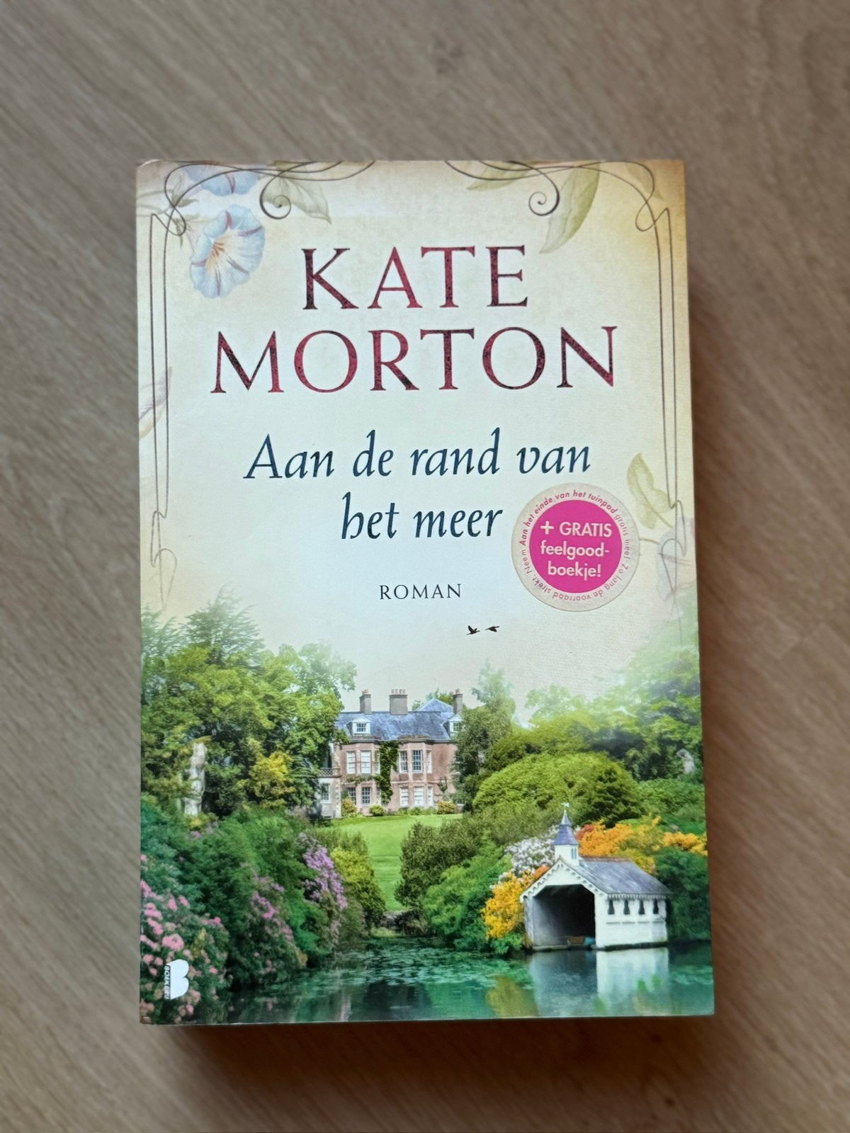Aan de rand van het meer - Kate Morton, Ophalen of Verzenden, Gelezen