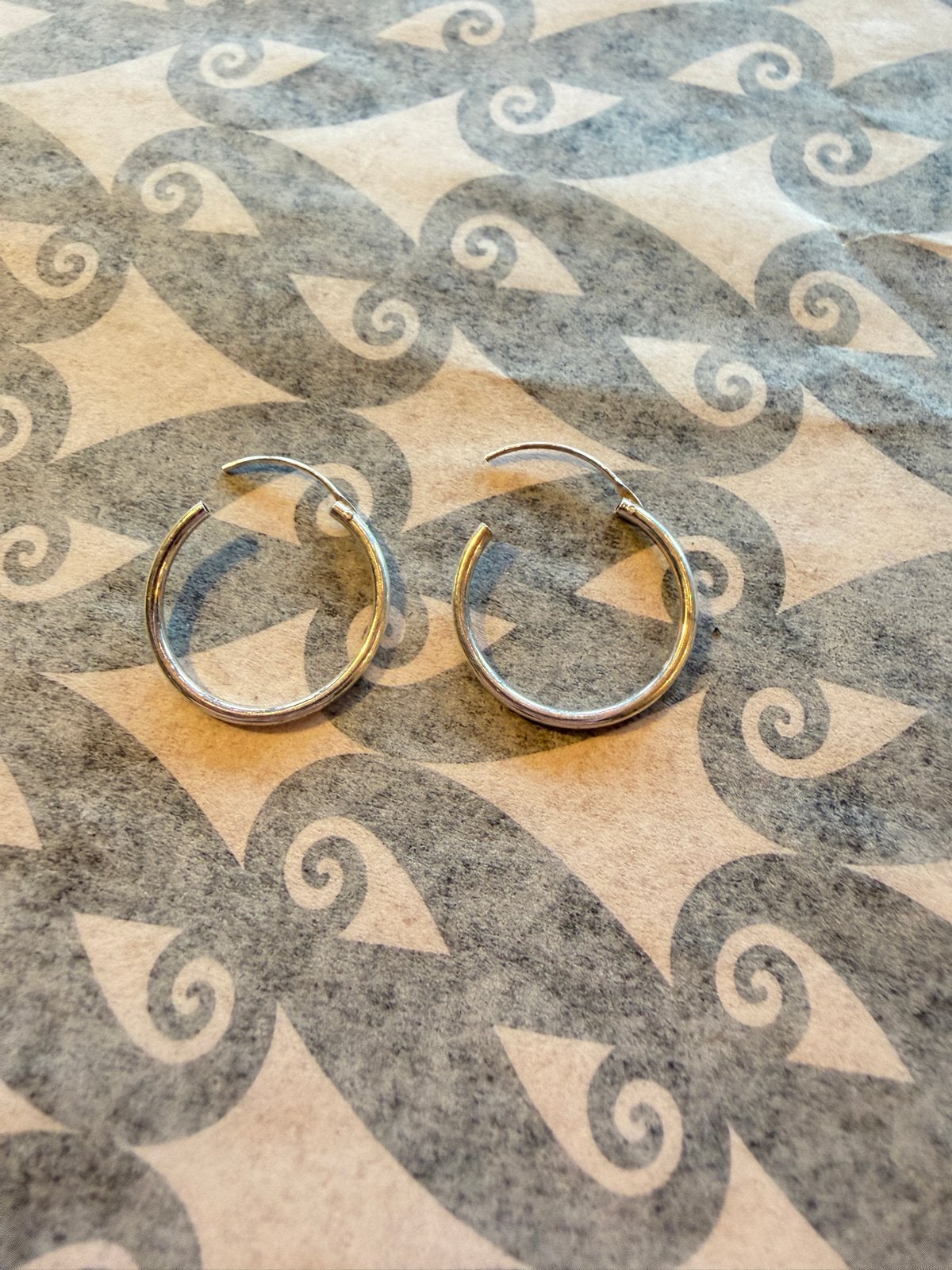 Zilveren Oorbellen - 2 cm diameter, hol van binnen, Ophalen of Verzenden, Zo goed als nieuw, Zilver, Hangers