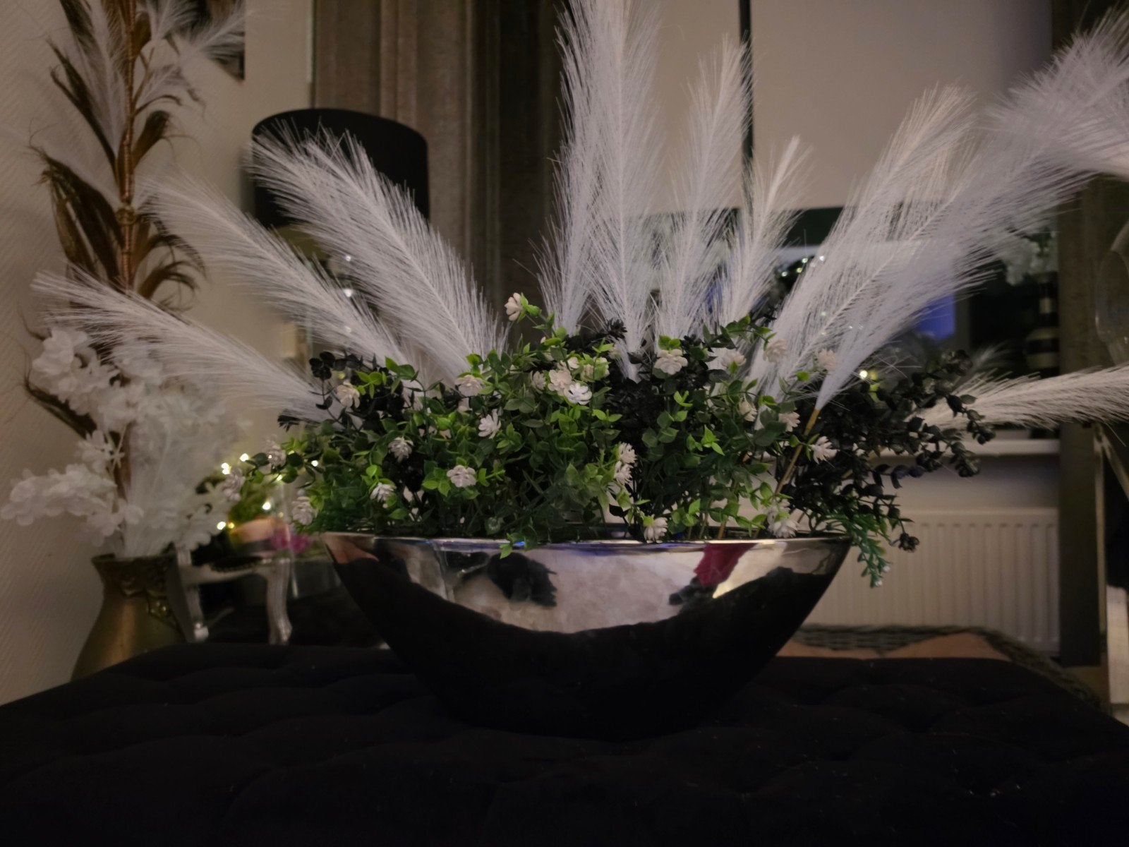 Decoratieve schaal met kunstbloemen en veren, Ophalen, Zo goed als nieuw, Zilver, Metaal