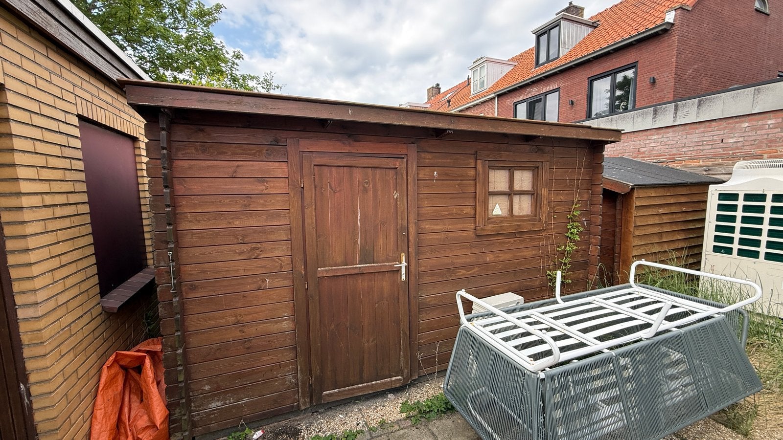 2x Houten Tuinschuren - Zelf demonteren, Tuin en Terras, Tuinhuizen, Ophalen, 250 tot 500 cm, Schuur, 1 raam