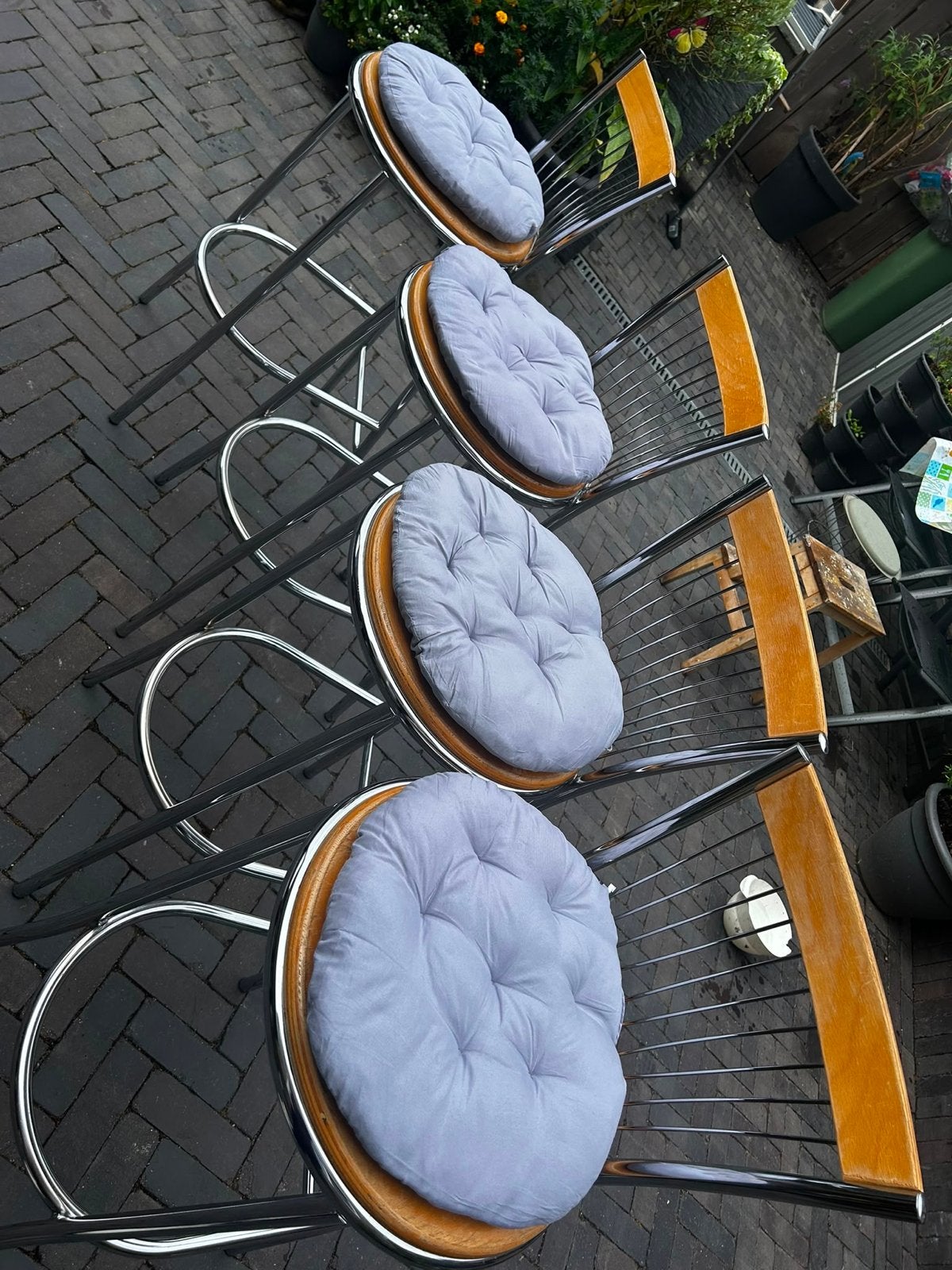 Set van 4 barkrukken met houten zitting en RVS onderstel, Ophalen, Gebruikt, Met voetsteun, 90 cm of meer