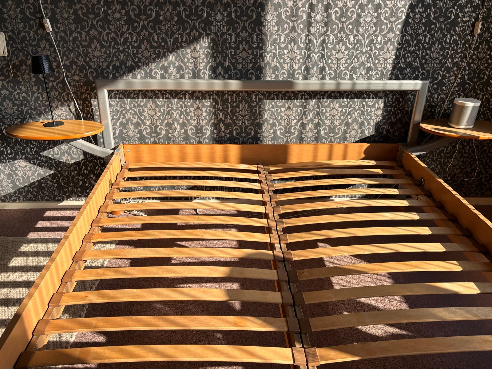Tweepersoonsbed met lattenbodems en nachtkastjes, Ophalen, Gebruikt, Overige kleuren, Tweepersoons