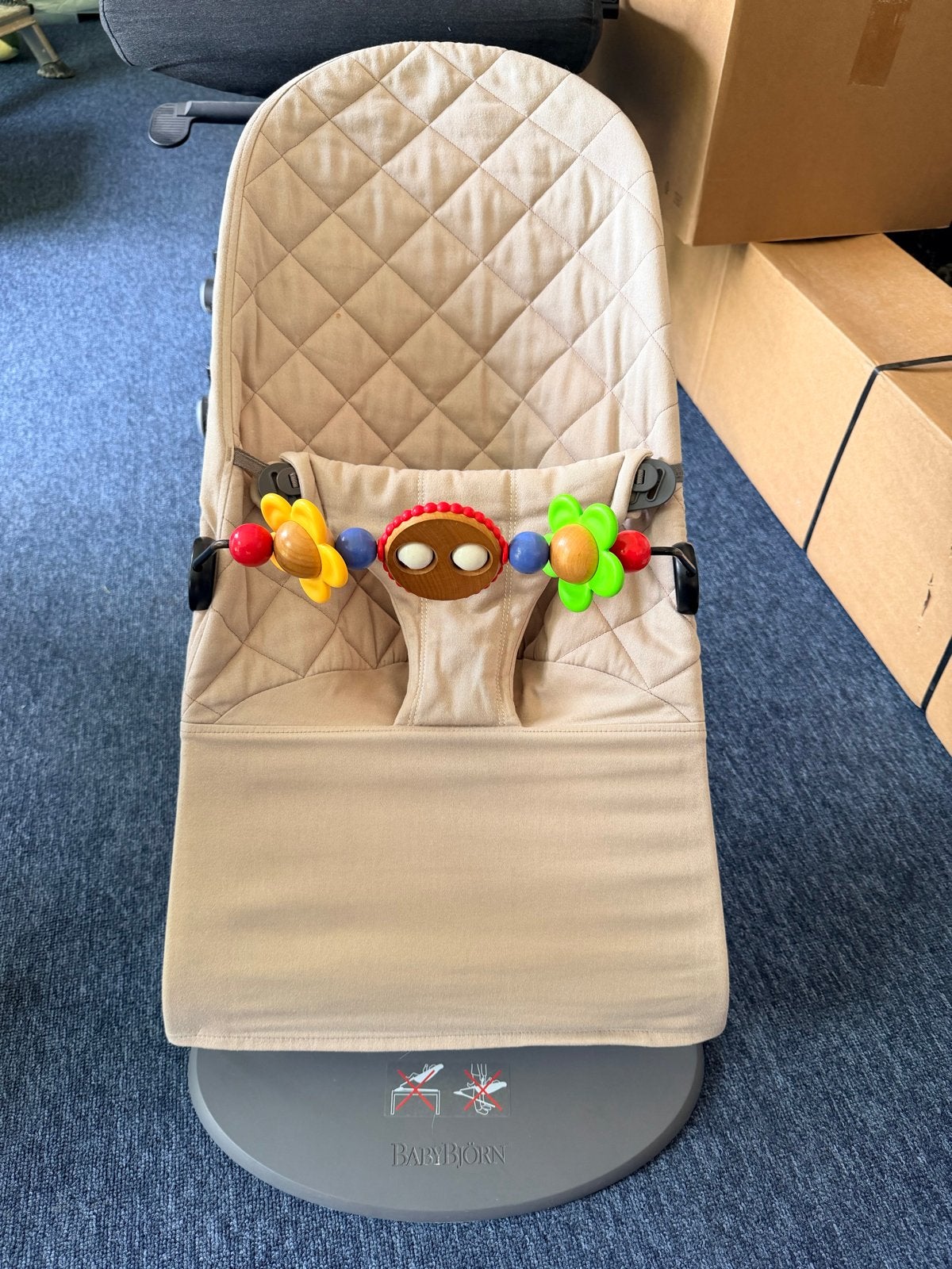 BabyBjörn Wipstoel Bliss - Beige met Speelboog, Kinderen en Baby's, Wipstoel, Ophalen, Overige merken, Met gordel(s) of riempje(s)