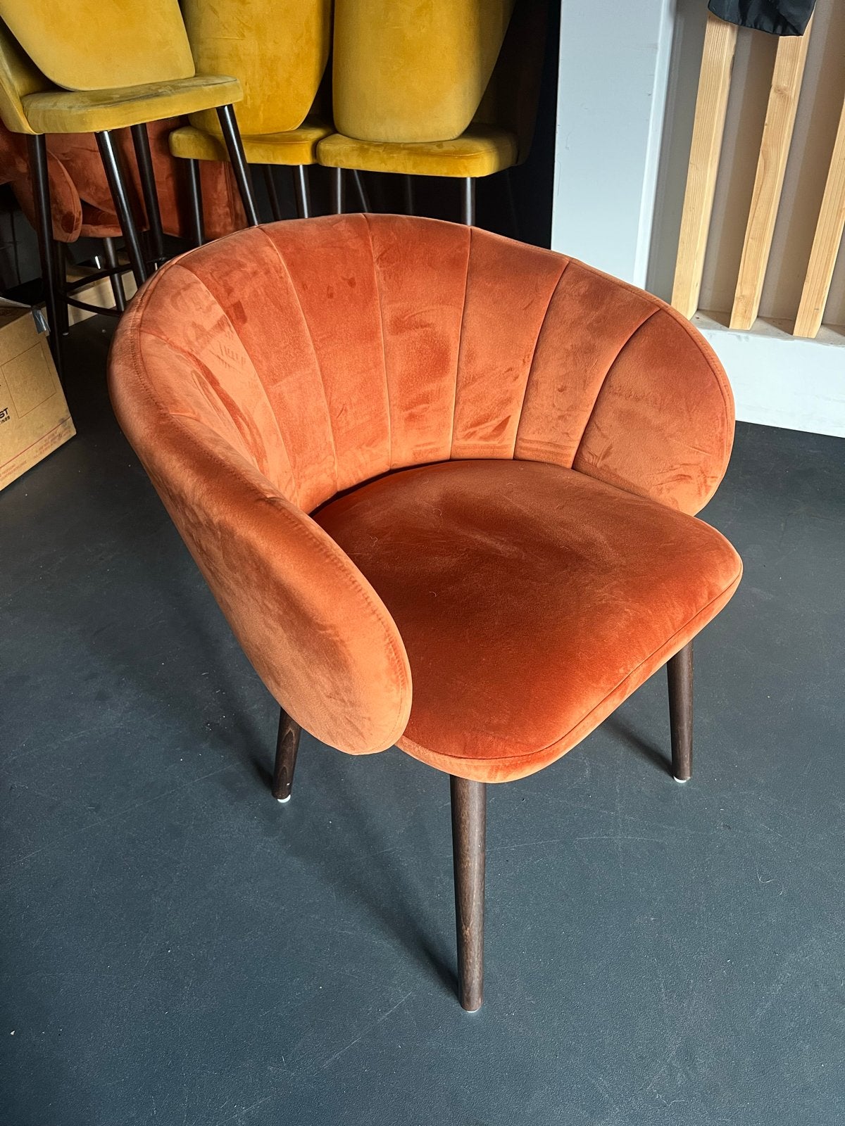 8x Oranje fluwelen stoelen - Satelliet Hospitality, Ophalen, Overige kleuren, Zo goed als nieuw, Stof