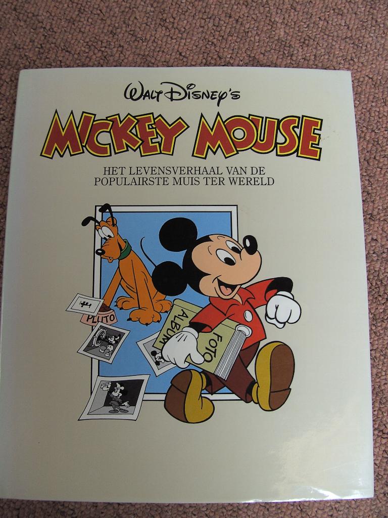 Boek: Mickey Mouse Het levensverhaal, Ophalen of Verzenden, Overige figuren, Zo goed als nieuw, Papier, Kaart of Schrift