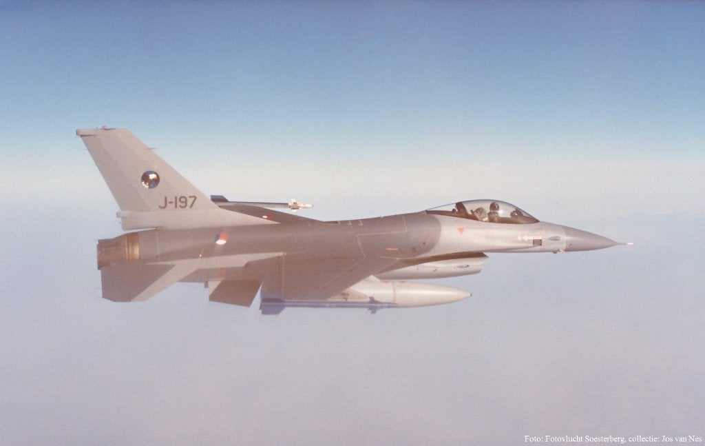 F-16  J-197, Ophalen of Verzenden, Gebruikt, Kaart, Foto of Prent