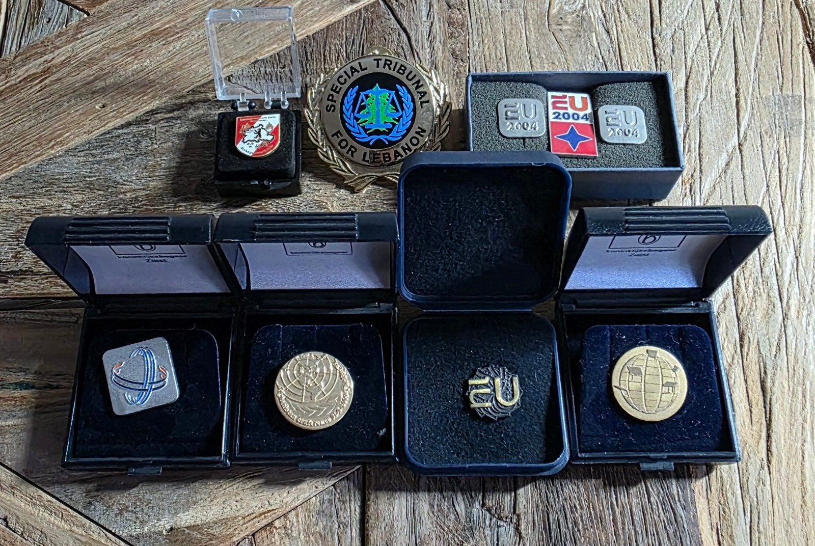 Verzameling van pins en insignes (EU, Libanon, etc.), Ophalen of Verzenden, Zo goed als nieuw