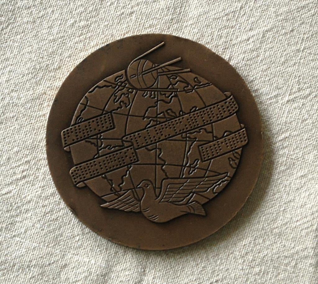 100 jaar Staatspersbureau 1880 -1980 met spoetnik Brons, Ophalen of Verzenden