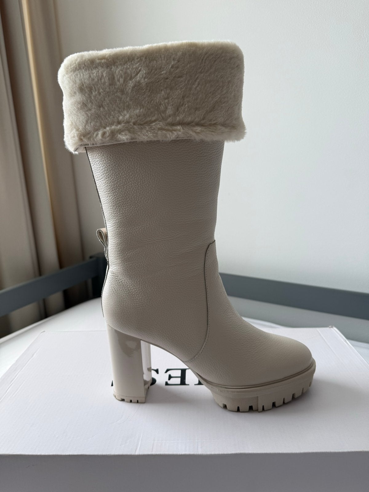 Guess Timoty laarzen met bont - Maat 39, Kleding | Dames, Verzenden, Nieuw, Beige, Lage of Enkellaarzen