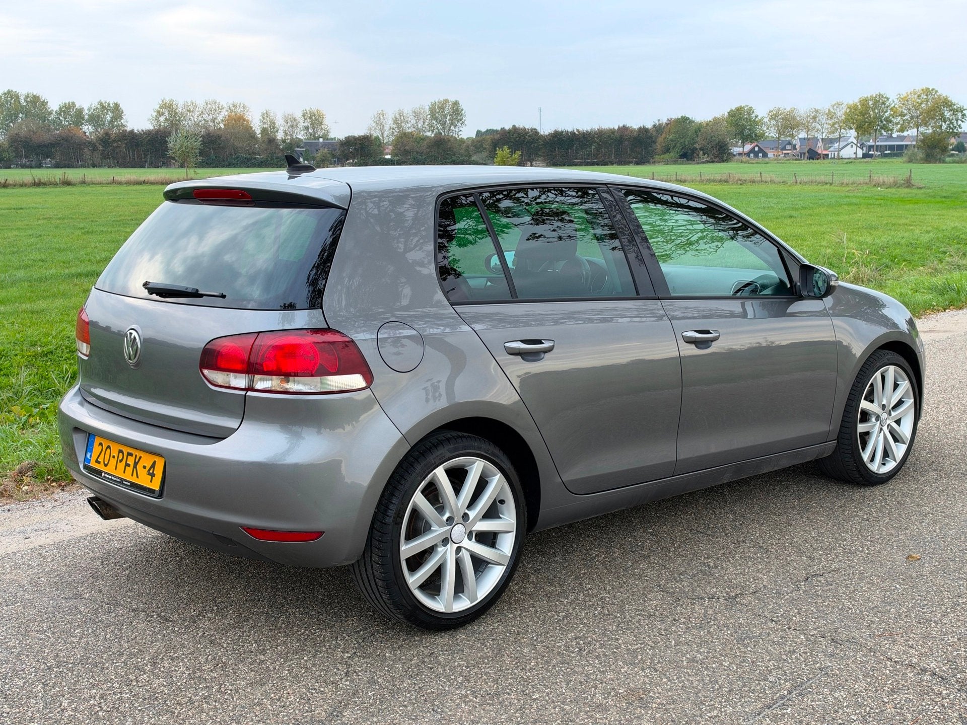 Volkswagen Golf 1.4 TSI Highline AUT APK 10-2027 Airco Navi, Auto's, Euro 5, Stof, Gebruikt, Zwart