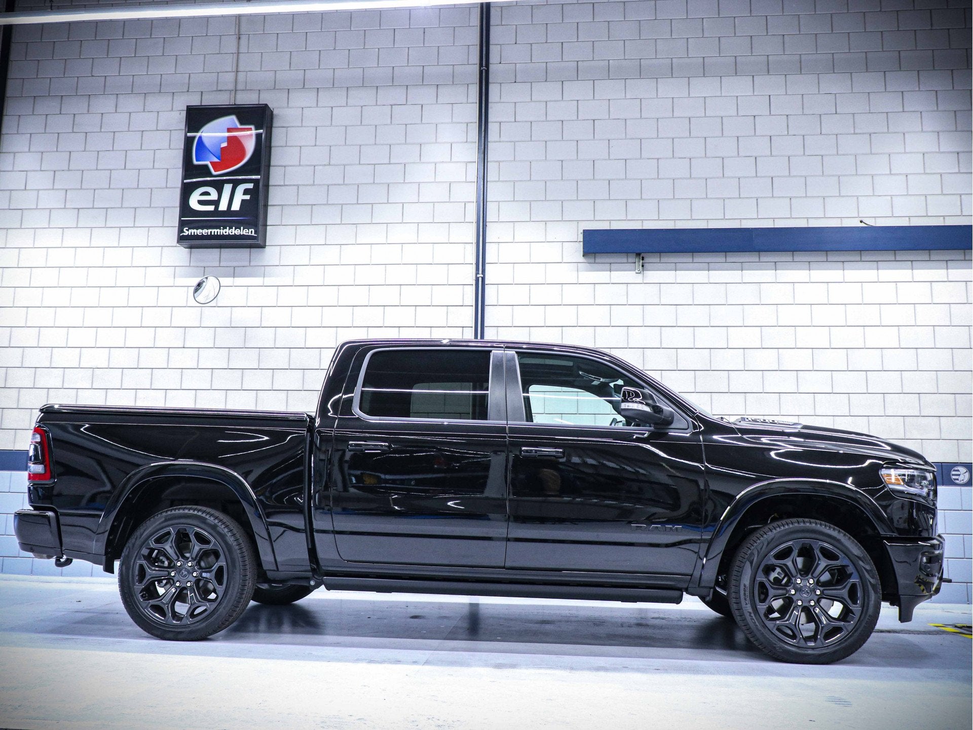 Dodge Ram 1500 Limited Night Edition | BPM-vrij leverbaar!, Auto's, Automaat, Gebruikt, 8 cilinders, Zwart
