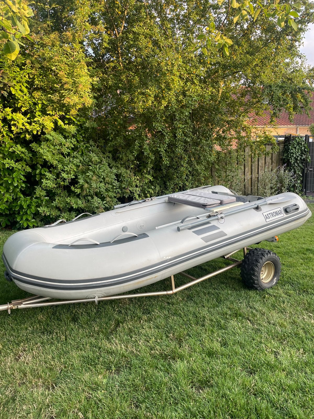 Astromar 330 rubberboot met strandtrailer (zonder motor), Aluminium, Gebruikt, Ophalen, Overige merken