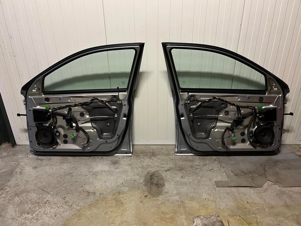 Portieren L+R voor Volvo V70, Ophalen, Gebruikt, Deur, Links