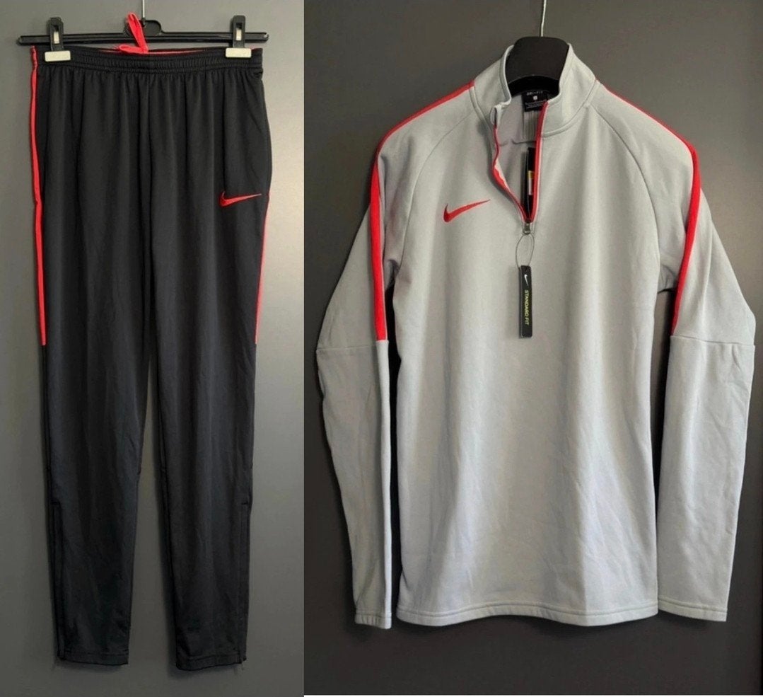 Nike Dri-FIT Trainingspak Grijs/Rood - Maat S, Verzenden, Nike, Nieuw, Voetbal
