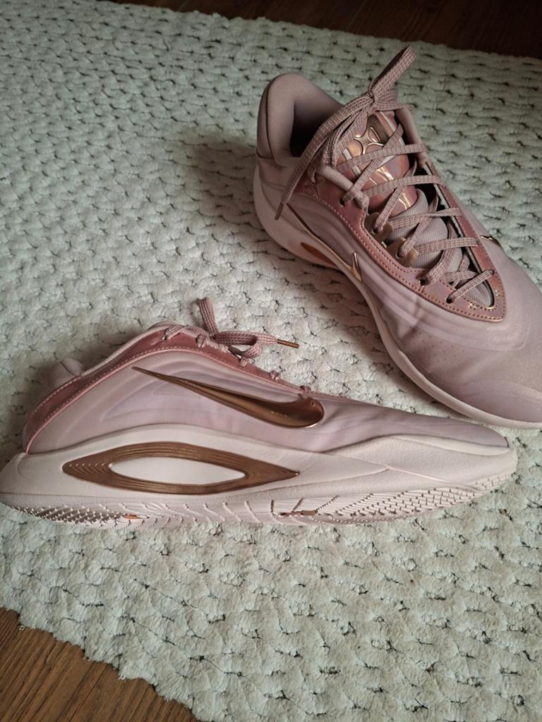 Basketbalschoenen Nike A'One Roze Goud, Ophalen of Verzenden, Zo goed als nieuw, Schoenen