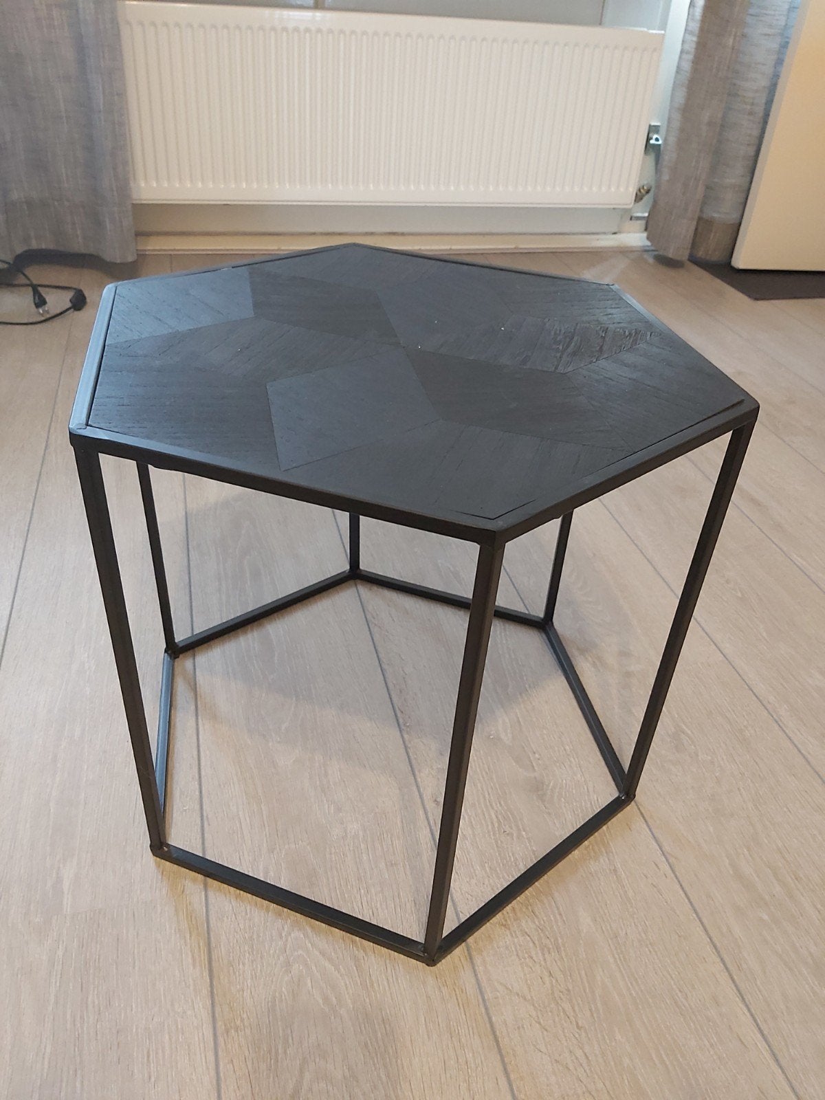 Zwart zeshoekig bijzettafeltje Kwantum - 40x43,5 cm, Ophalen, Minder dan 55 cm, Zo goed als nieuw, Overige vormen