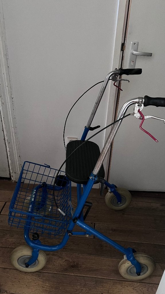 blauwe rollator, Ophalen