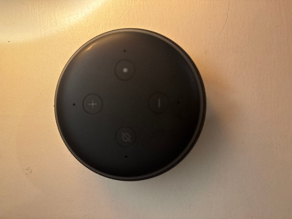 Amazon Echo Dot (3e generatie) – Charcoal (met EU-adapter), Overige merken, Slimme speaker, Ophalen of Verzenden, Zo goed als nieuw