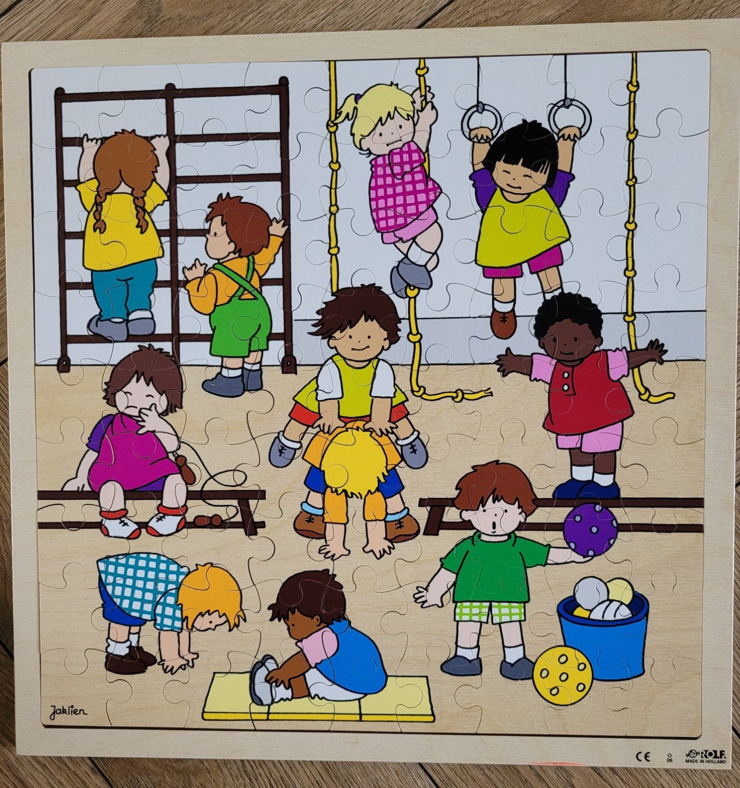 Jaklien Houten Puzzel - gymzaal, Ophalen, Gebruikt, Meer dan 50 stukjes, Van hout