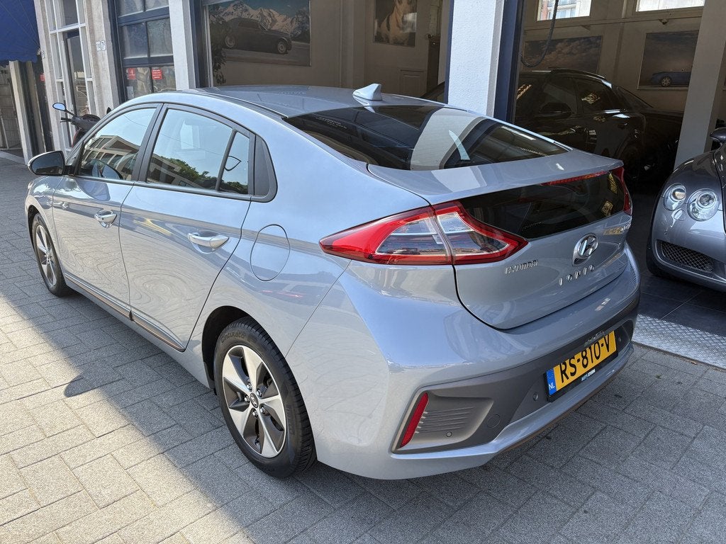 Hyundai IONIQ Comfort EV CARPLAY/CAMERA/CLIMA/NL AUTO/NAP, Gebruikt, Automatische klimaatregeling, Origineel Nederlands, IONIQ