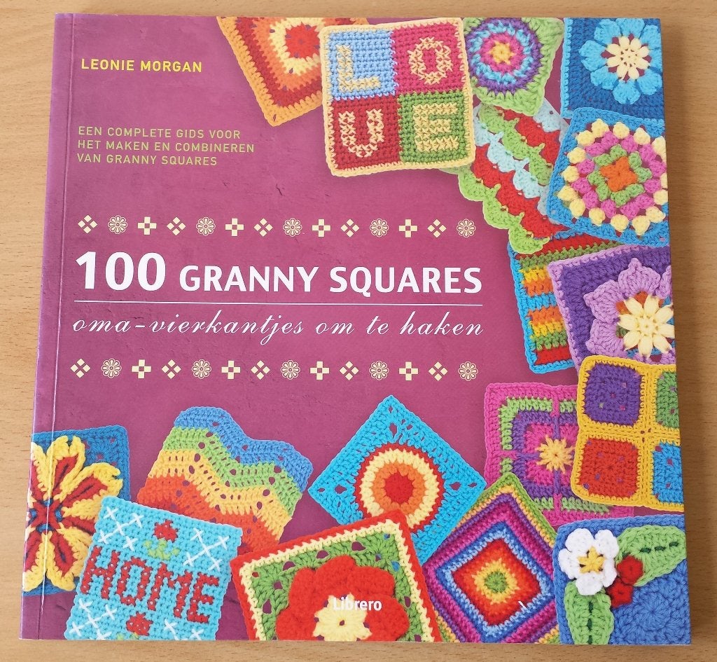 100 Granny Squares om te Haken - Leonie Morgan - 2015, Gebruikt, Ophalen of Verzenden, Nvt, Patroon of Boek