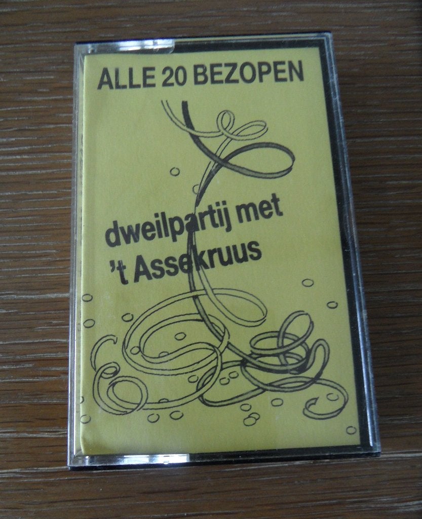 Muziekcassette Alle 20 Bezopen: Dweilpartij met 't Assekruus, Cd's en Dvd's, Gebruikt, Overige genres, 1 bandje, Ophalen of Verzenden