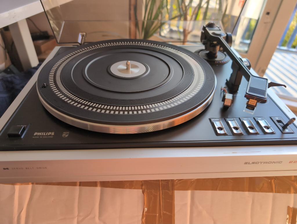 Philips 222 volautomatische draaitafel met tiptoetsbediening, Ophalen, Philips, Gebruikt, Automatisch