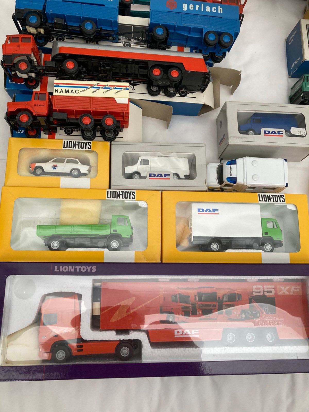 Diverse Lion Toys modellen, Verzenden, Zo goed als nieuw, Bus of Vrachtwagen, Lion Toys