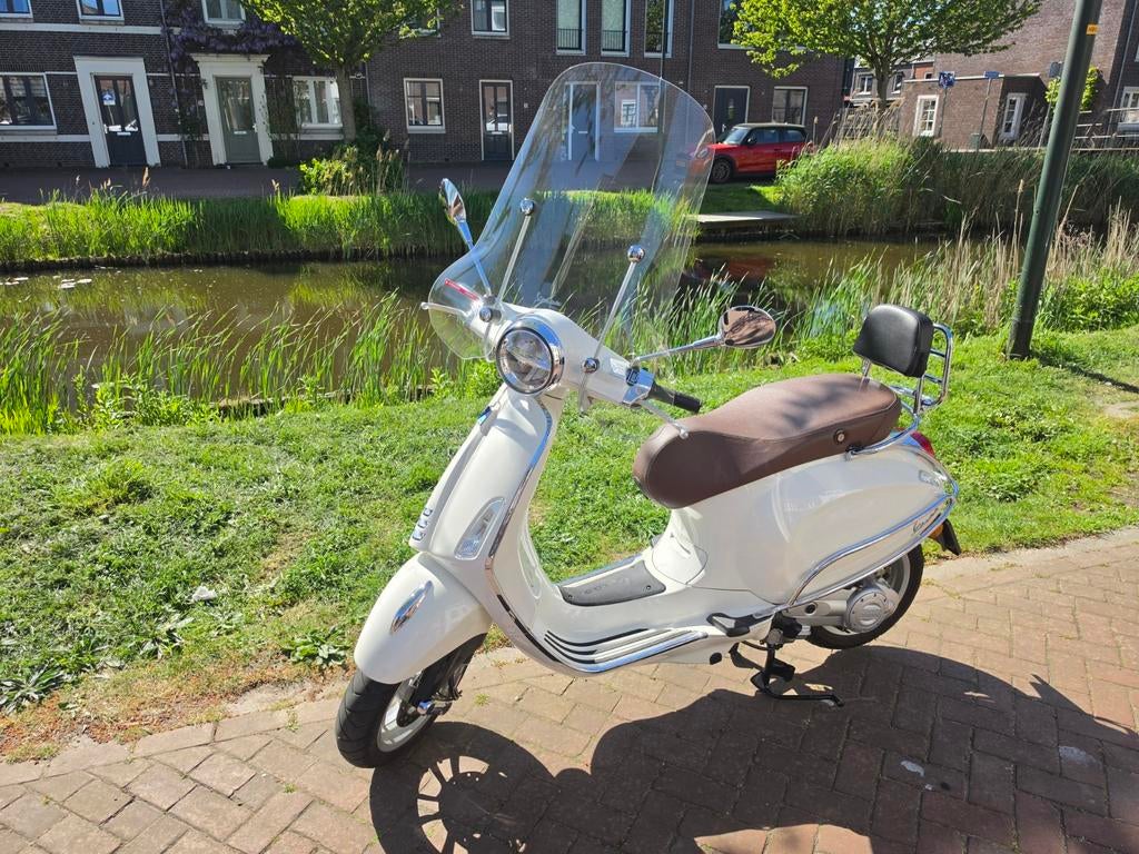 Vespa Primavera Bianco in perfecte staat, Fietsen en Brommers, Ophalen, Zo goed als nieuw, Benzine, Overige modellen