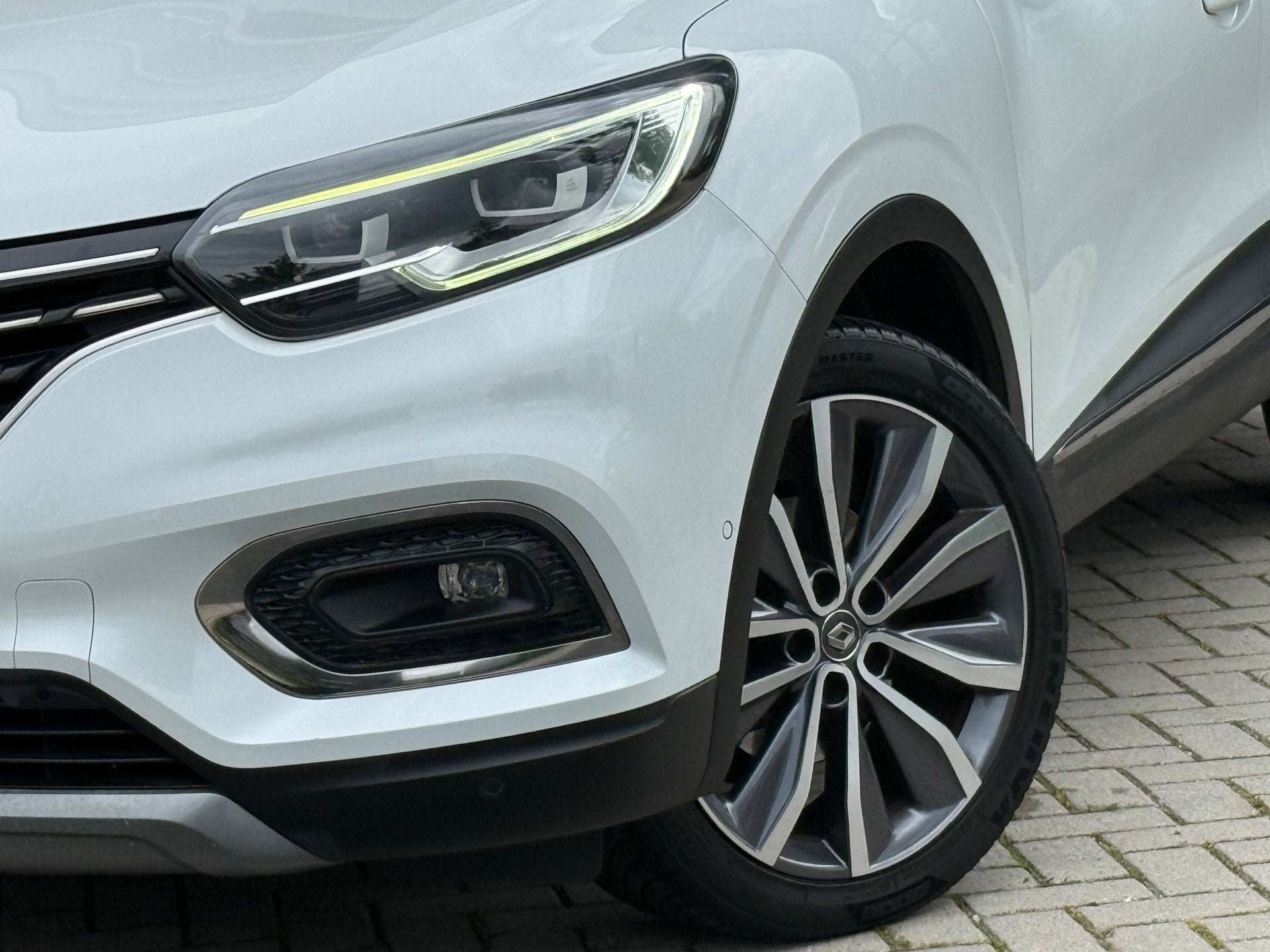 Renault Kadjar 1.3 TCe Zen / AUTOMAAT / LEDER / TREKHAAK CAM, Kadjar, Gebruikt, Euro 6, 4 cilinders
