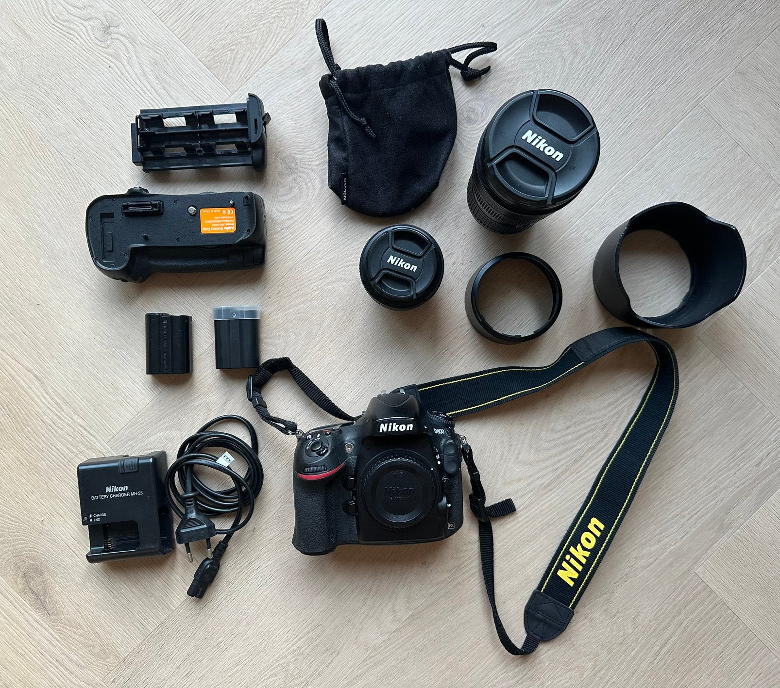 SETPRIJS Nikon D800 DSLR Spiegelreflexcamera met accessoires, Gebruikt, Spiegelreflex, Accu, Nikon
