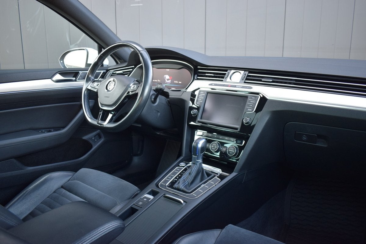 Volkswagen Passat 1.4 TSi GTE Highline LED | Panoramadak | C, Gebruikt, Met garantie (alle), 1622 kg, Wit