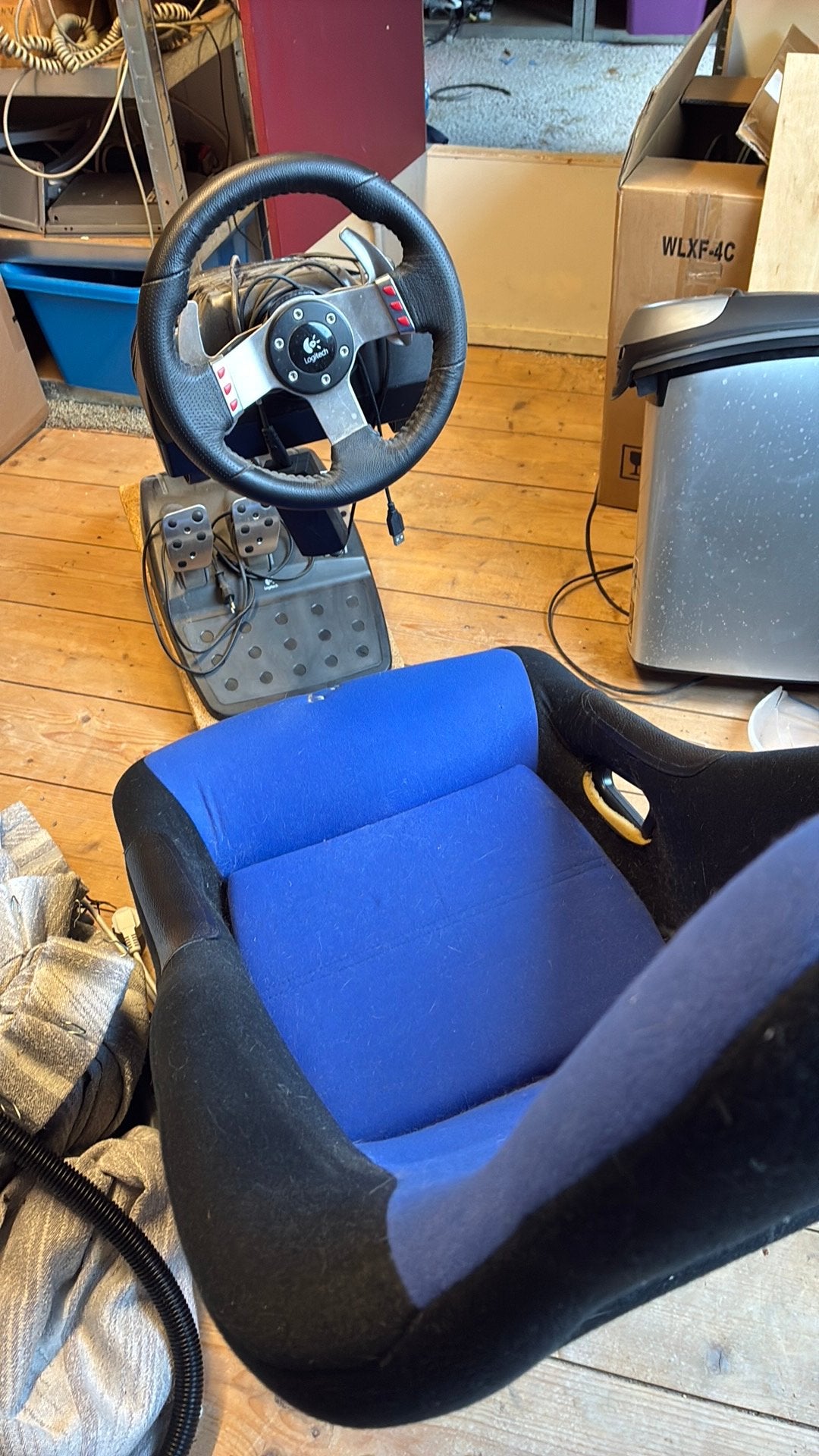 Logitech G27 racestuur met racestoel van Raceland, Ophalen