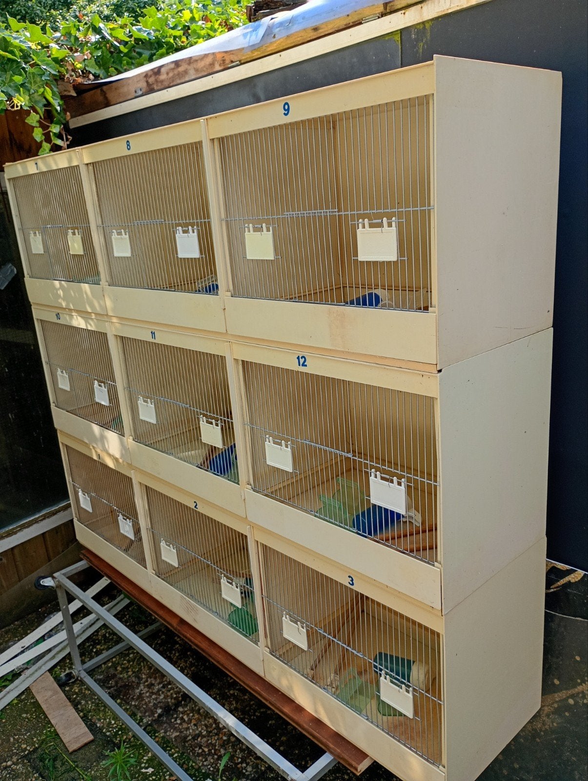 te koop 3 kunstoof  broed klooien B 150 D 40 H 40 zonder taf, Ophalen
