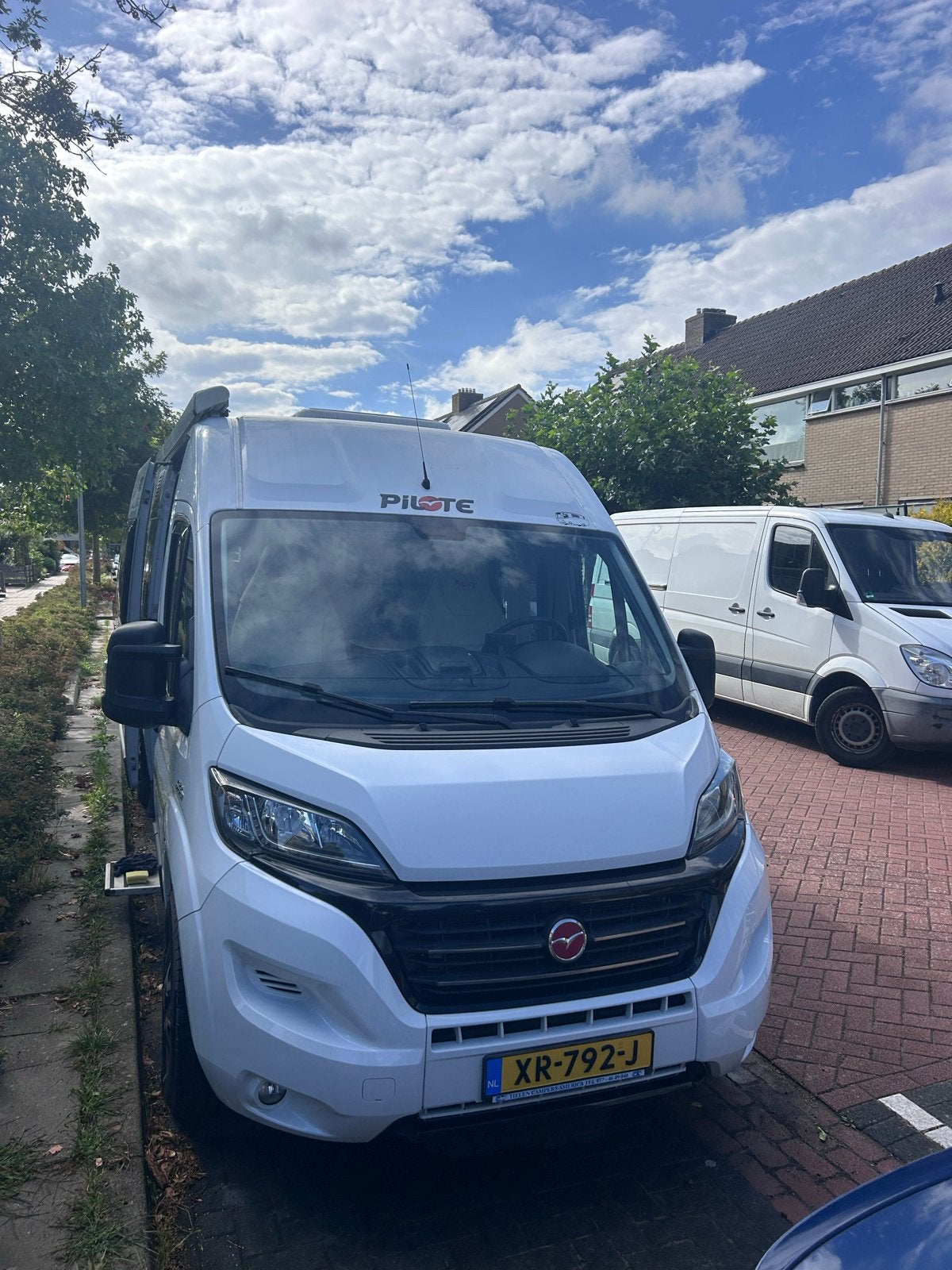 Foto 2 van Pilote V600G Buscamper - AUTOMAAT- Compact en Compleet