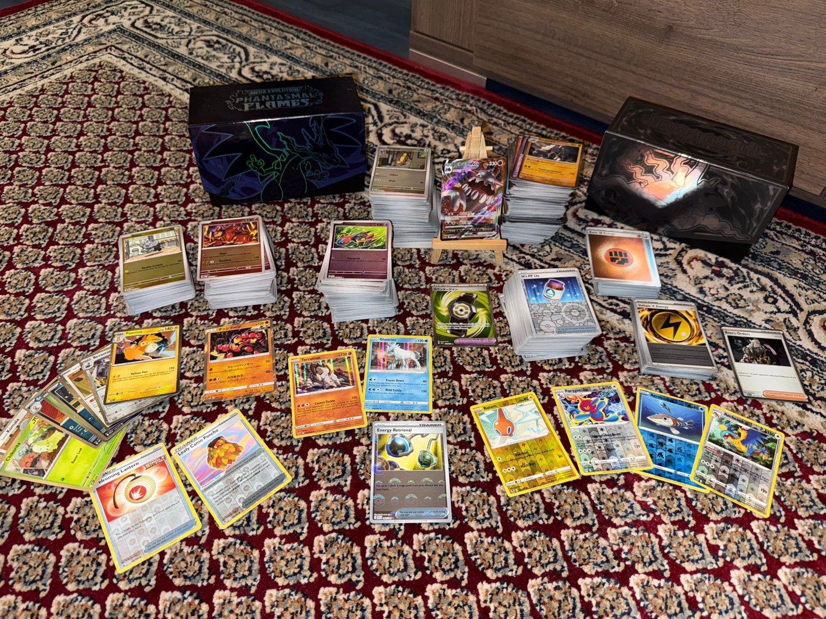 1000 glimmende pokémon kaarten + 2 pokémon etb’s, Ophalen of Verzenden, Zo goed als nieuw, Meerdere kaarten, Foil